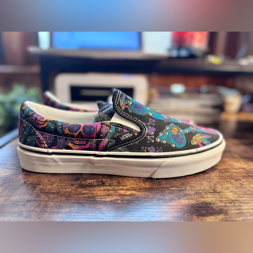 NWOB Vans Classic Slip-On Grateful Dead Style Mushroom Skull Sneakers Size 9.5 - Picture 2 of 10